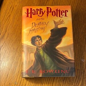 RARE W/ERRORS 1st edition Harry Potter and the Deathly Hallows Hardback.